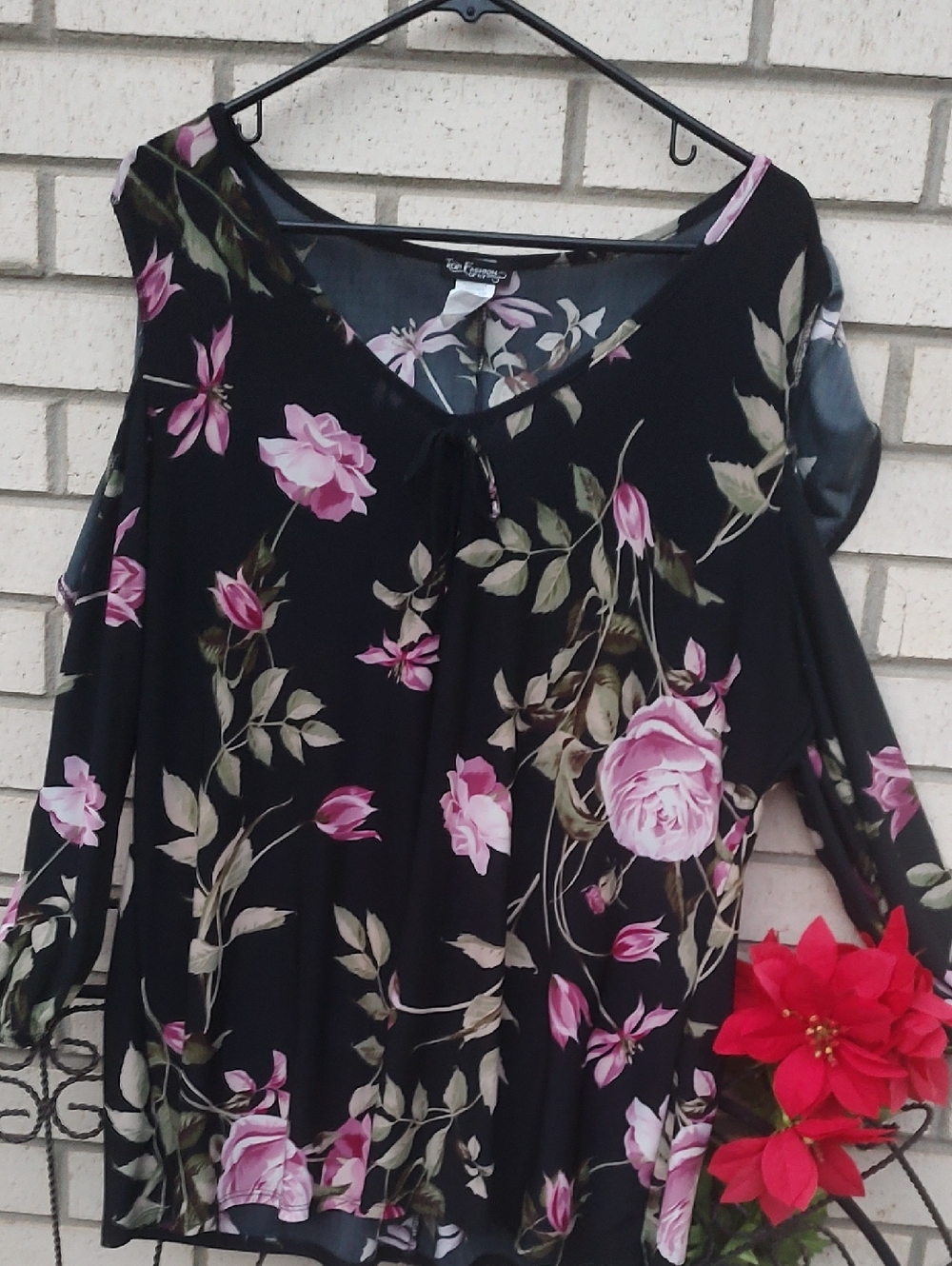 Black Top/Pink Roses - Picture 2 of 4